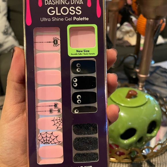 Dashing diva Halloween nails - Picture 2 of 3